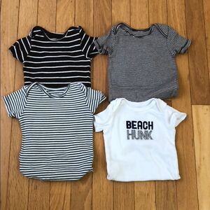 🏖 4-piece tee onesie bundle 💜